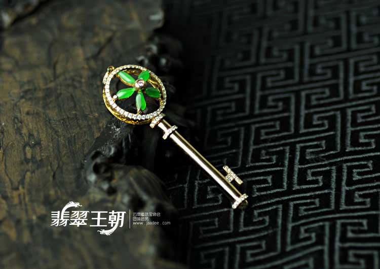 冰玻种正阳绿缅甸翡翠金钥匙挂件