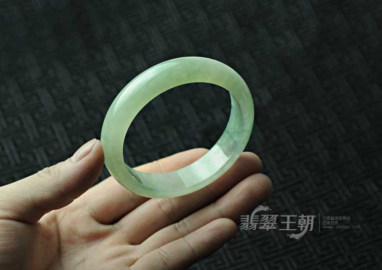 糯冰种晴水缅甸翡翠手镯（57）