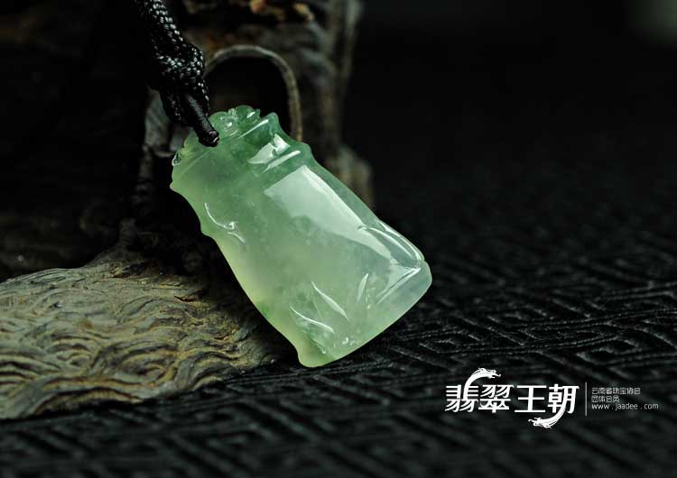 冰玻种飘花缅甸翡翠节节高挂件