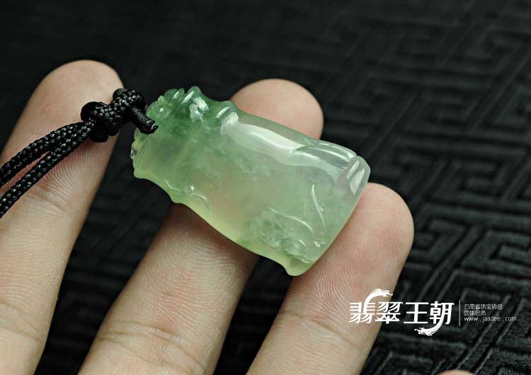 冰玻种飘花缅甸翡翠节节高挂件