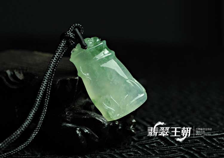 冰玻种飘花缅甸翡翠节节高挂件