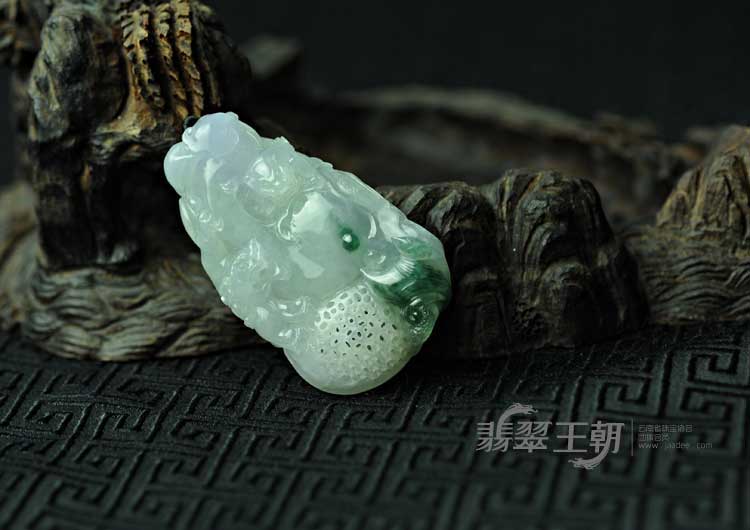 冰种紫罗兰飘花缅甸翡翠“平步青云”挂件