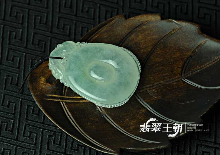 冰种晴水缅甸翡翠双龙戏珠挂件