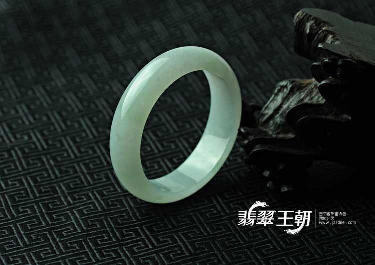 糯冰种紫罗兰晴水缅甸翡翠手镯（61.2）