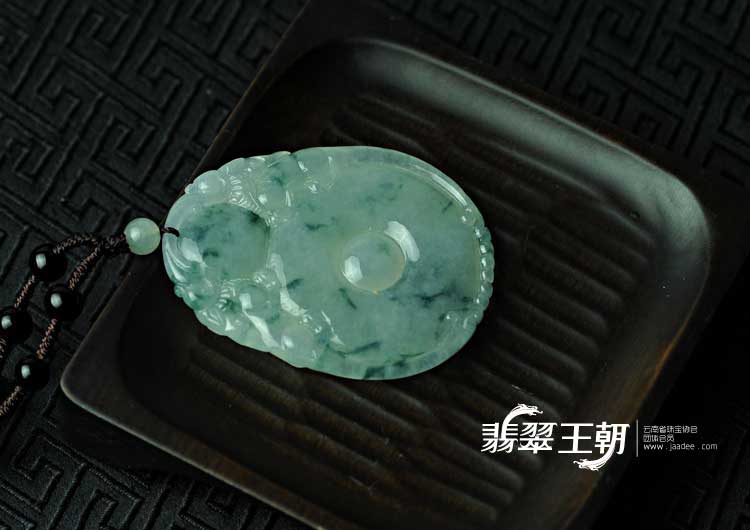 冰种飘花缅甸翡翠双龙戏珠挂件