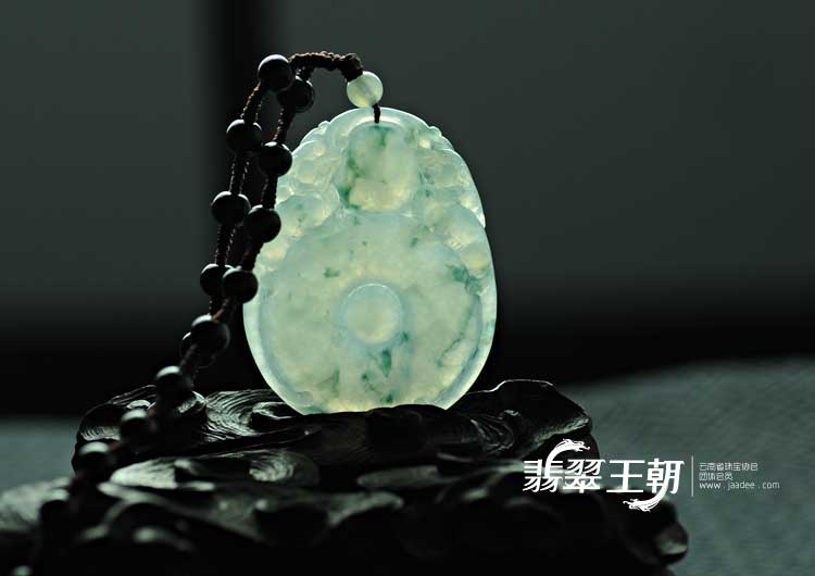 冰种飘花缅甸翡翠双龙戏珠挂件