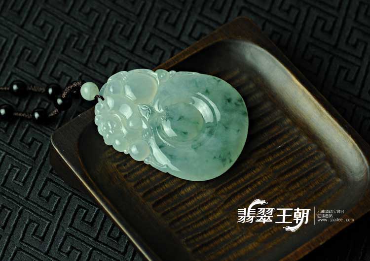 冰种飘花缅甸翡翠龙行如意挂件