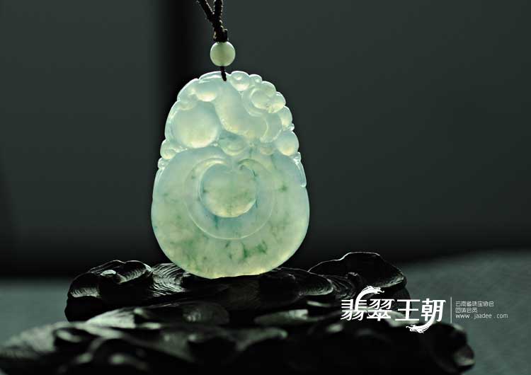 冰种飘花缅甸翡翠龙行如意挂件