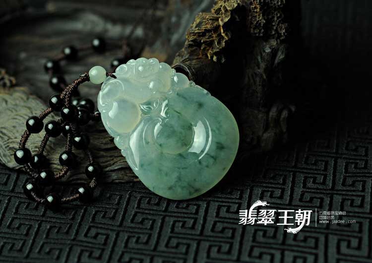冰种飘花缅甸翡翠龙行如意挂件