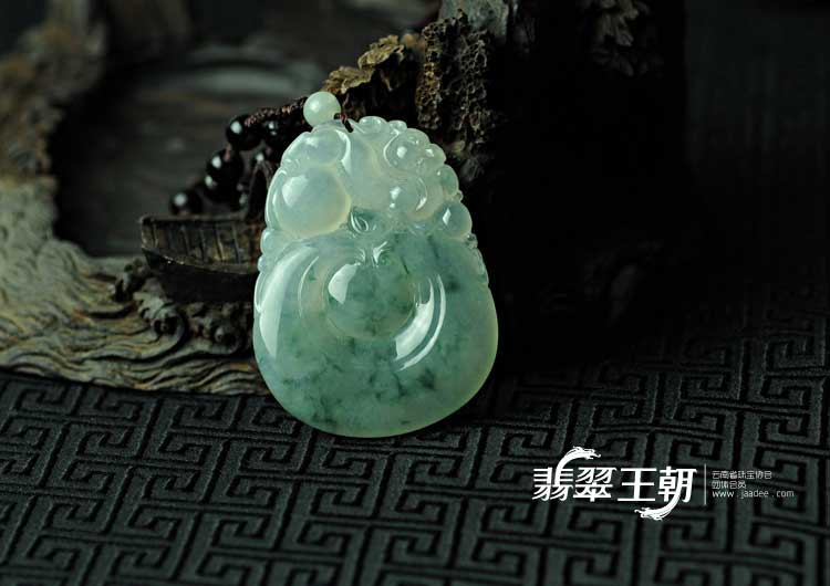 冰种飘花缅甸翡翠龙行如意挂件