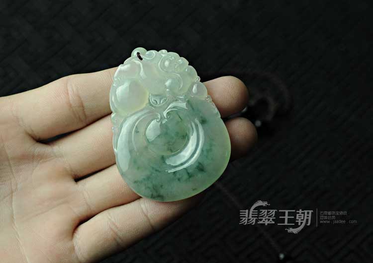 冰种飘花缅甸翡翠龙行如意挂件