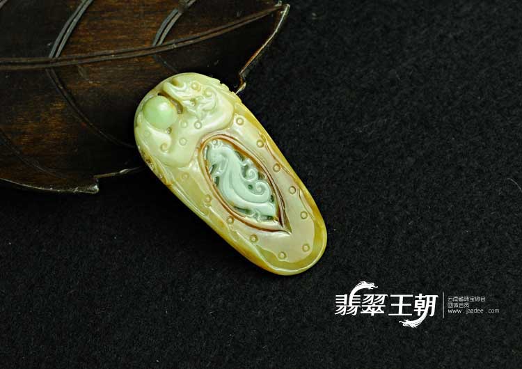 细糯种黄加绿缅甸翡翠龙凤挂件