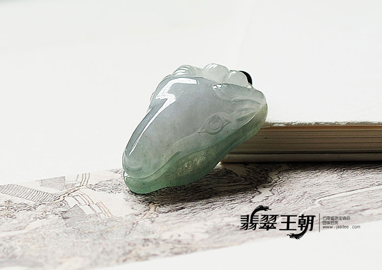糯冰种晴水缅甸翡翠羊头挂件