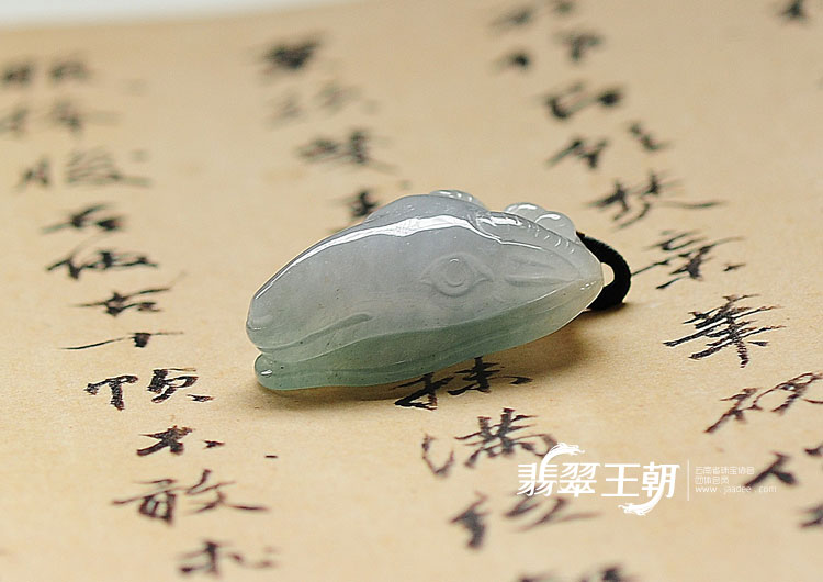 糯冰种晴水缅甸翡翠羊头挂件