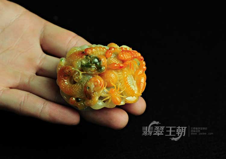糯冰种红黄翡缅甸翡翠五毒挂件