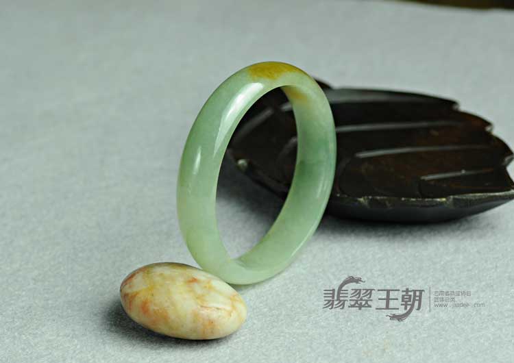 糯冰种黄翡缅甸翡翠手镯（57.9）