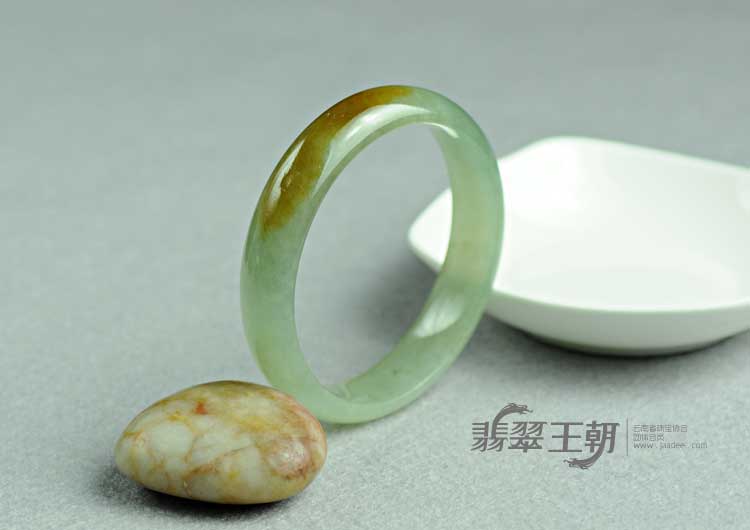 糯冰种黄翡缅甸翡翠手镯（57.8）