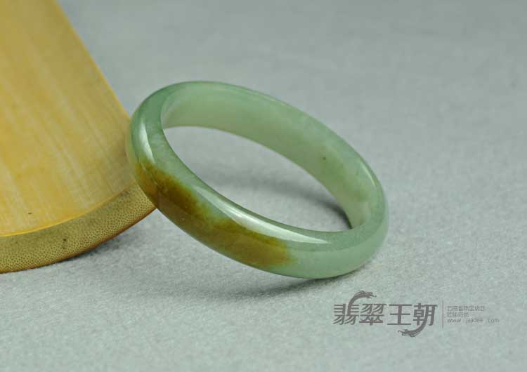 糯冰种黄翡缅甸翡翠手镯（57.8）