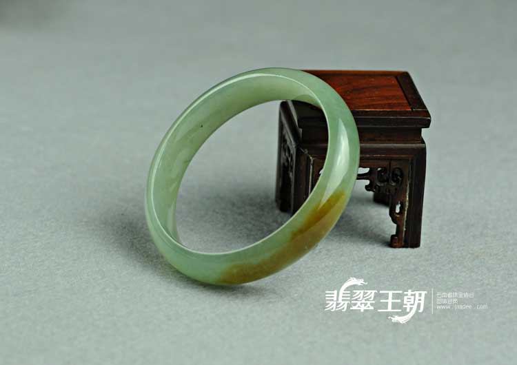 糯冰种黄翡缅甸翡翠手镯（57.8）