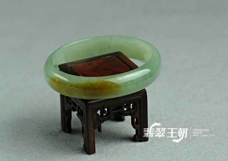 糯冰种黄翡缅甸翡翠手镯（57.8）