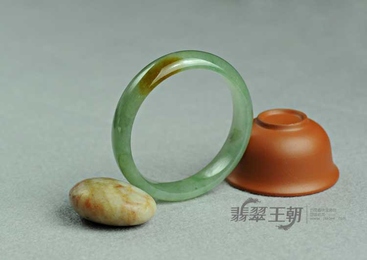 糯冰种黄翡缅甸翡翠手镯（57.9）