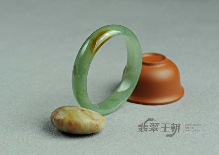糯冰种黄翡缅甸翡翠手镯（57.9）