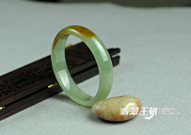 糯冰种黄翡缅甸翡翠手镯（57.8）