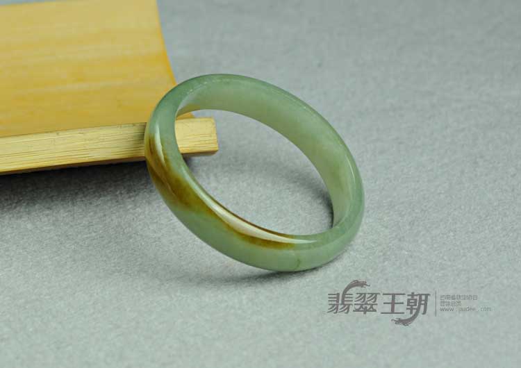 糯冰种黄翡缅甸翡翠手镯（57.8）