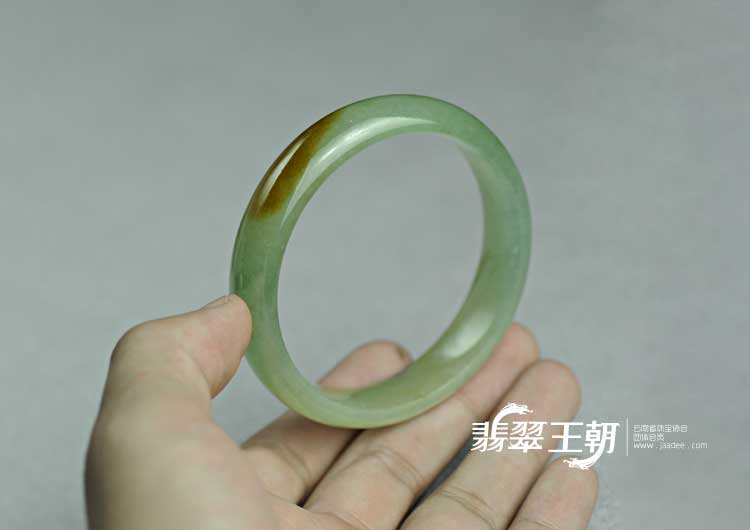 糯冰种黄翡缅甸翡翠手镯（57.8）