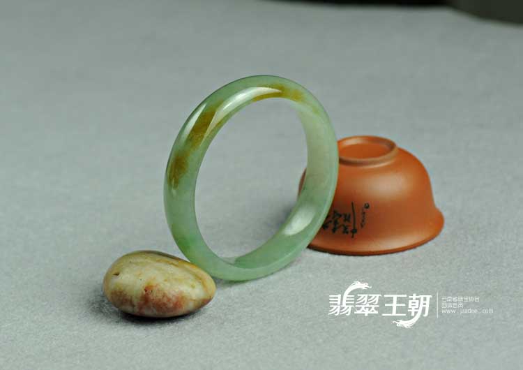 糯冰种黄翡缅甸翡翠手镯（58）