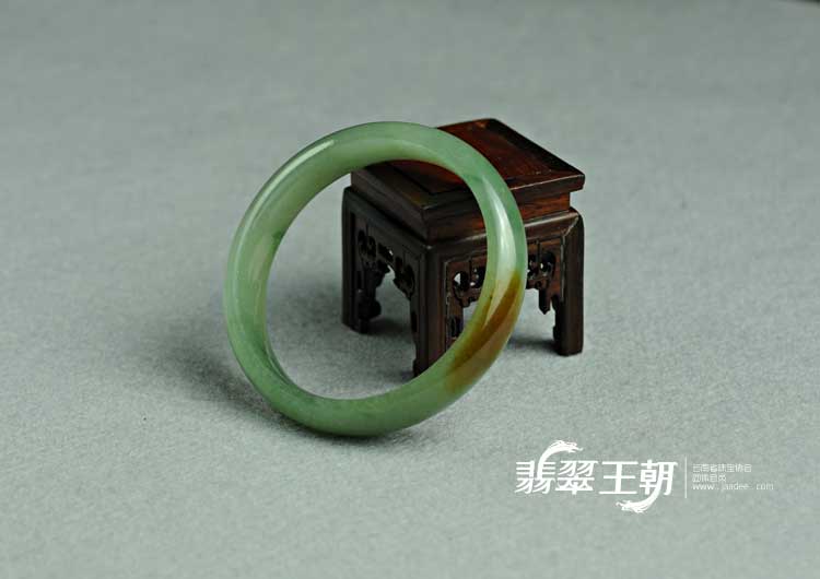 糯冰种黄翡缅甸翡翠手镯（58）