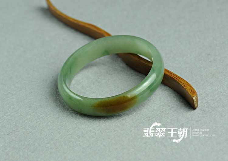 糯冰种黄翡缅甸翡翠手镯（58）