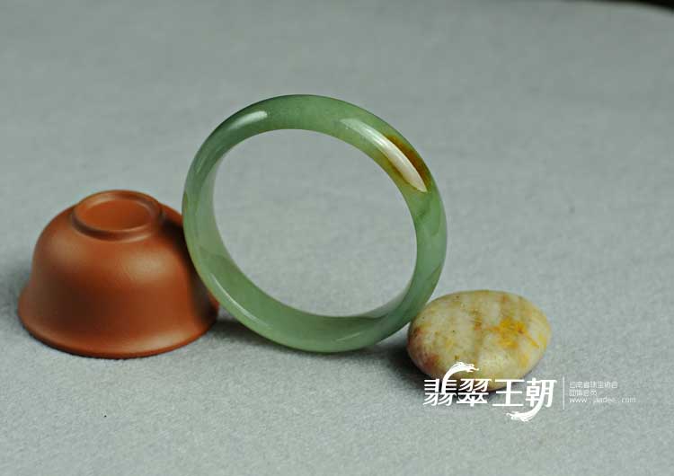 糯冰种黄翡缅甸翡翠手镯（58）