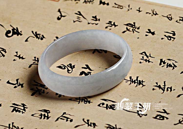 糯冰种紫罗兰缅甸翡翠贵妃镯（51.2—47）