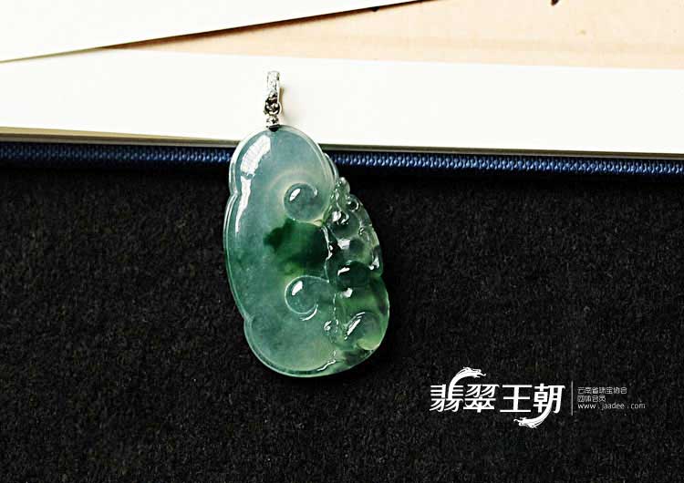 冰种飘翠缅甸翡翠如意挂件