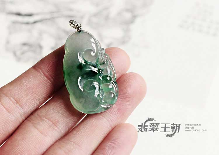 冰种飘翠缅甸翡翠如意挂件