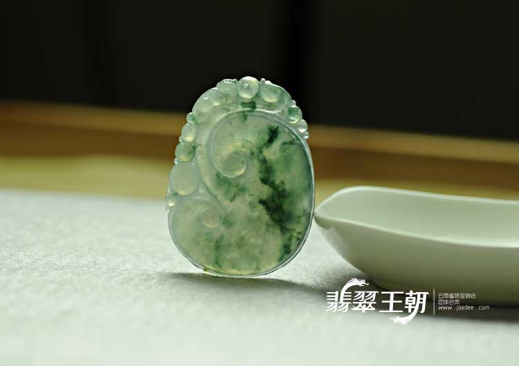 冰种飘花缅甸翡翠如意挂件