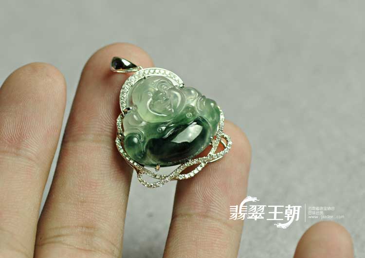 冰玻种油青缅甸翡翠镶白金玉佛挂件