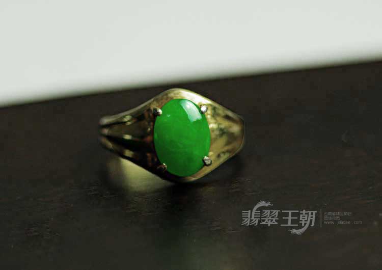 糯冰种阳绿缅甸翡翠戒面