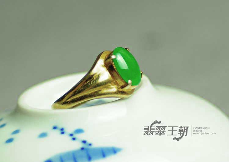 糯冰种阳绿缅甸翡翠戒面