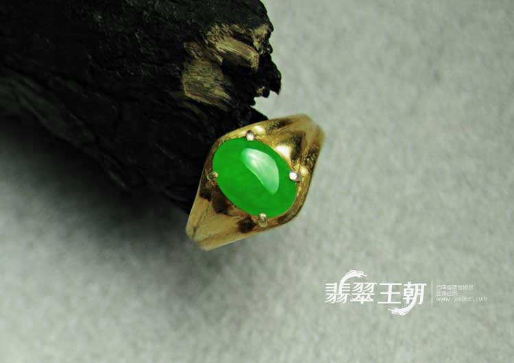 糯冰种阳绿缅甸翡翠戒面