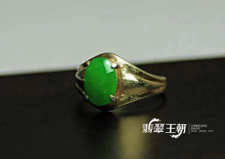 糯冰种阳绿缅甸翡翠戒面