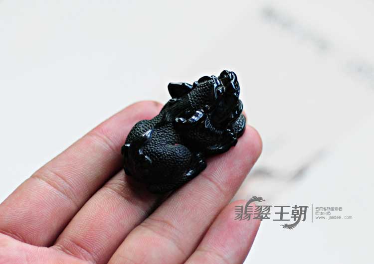 细糯墨翠缅甸翡翠貔貅挂件