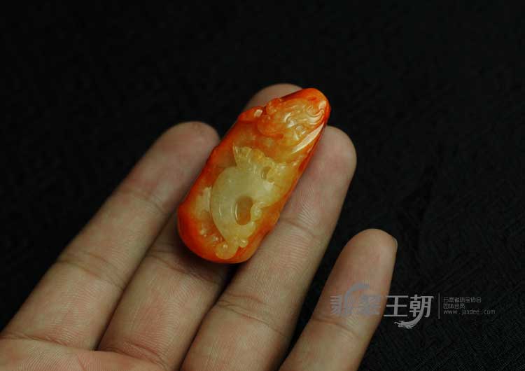 糯冰种红黄翡缅甸翡翠龙凤挂件