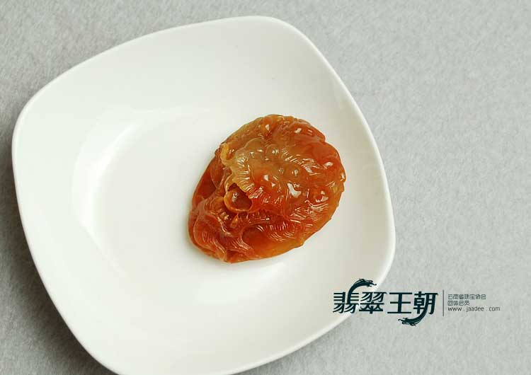 糯冰种红翡缅甸翡翠龙头挂件