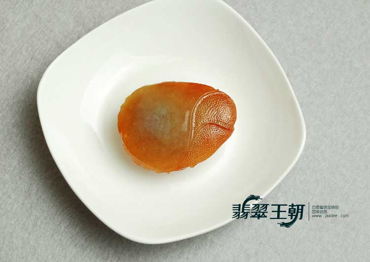 糯冰种红翡缅甸翡翠龙头挂件