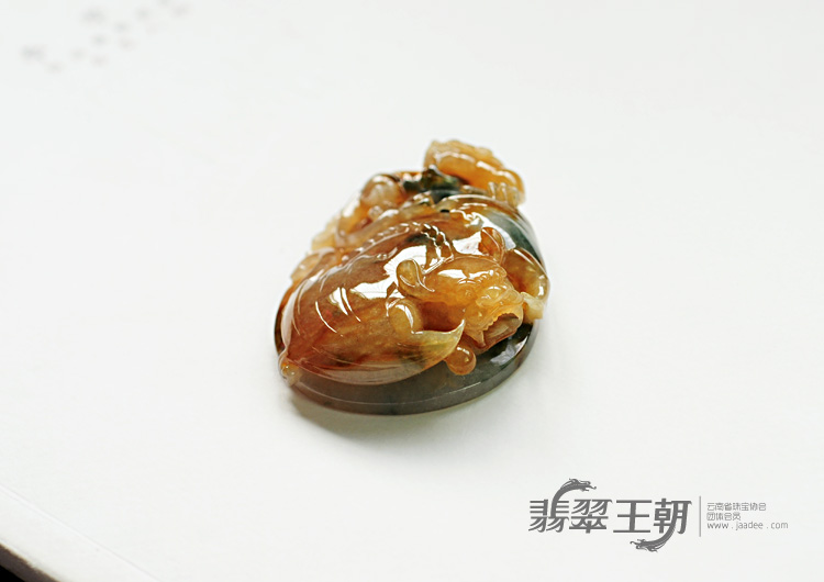 糯冰种黄翡飘花缅甸翡翠蝙蝠龙挂件