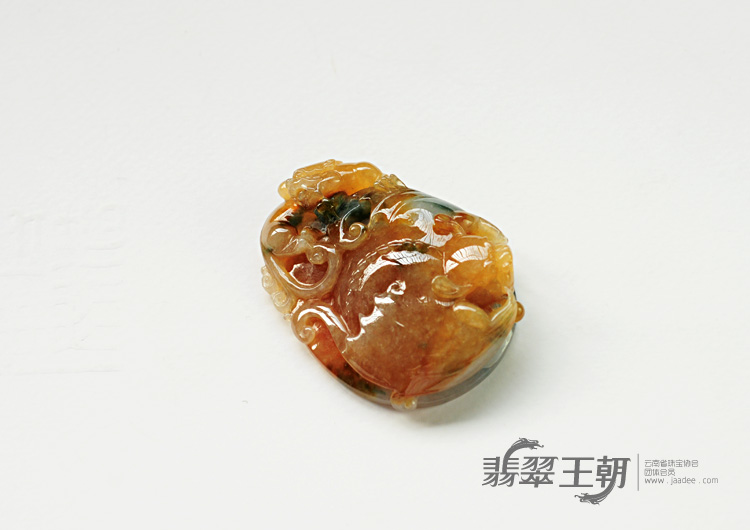 糯冰种黄翡飘花缅甸翡翠蝙蝠龙挂件
