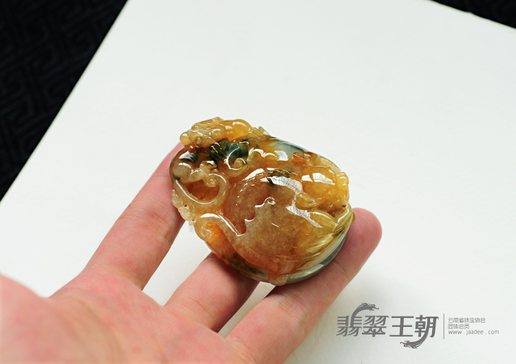 糯冰种黄翡飘花缅甸翡翠蝙蝠龙挂件