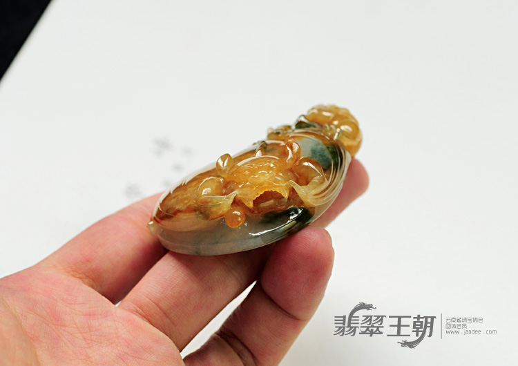 糯冰种黄翡飘花缅甸翡翠蝙蝠龙挂件